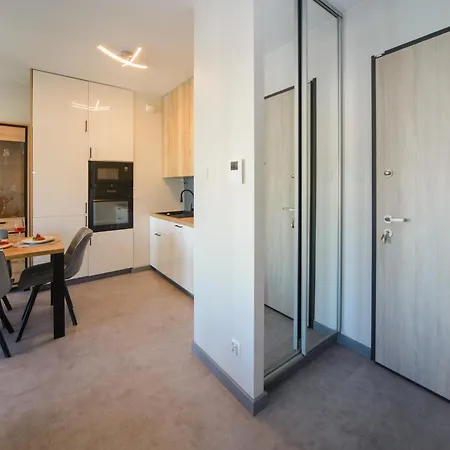 Maya's Flats & 104 - Letnica Apartment