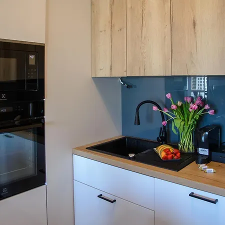 Maya's Flats & 104 - Letnica Apartment *
