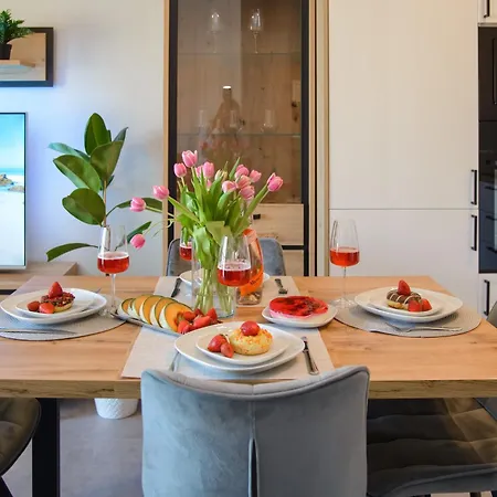 Maya's Flats & 104 - Letnica Apartment *