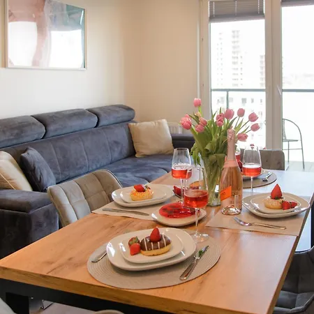 Maya's Flats & 104 - Letnica Apartment *